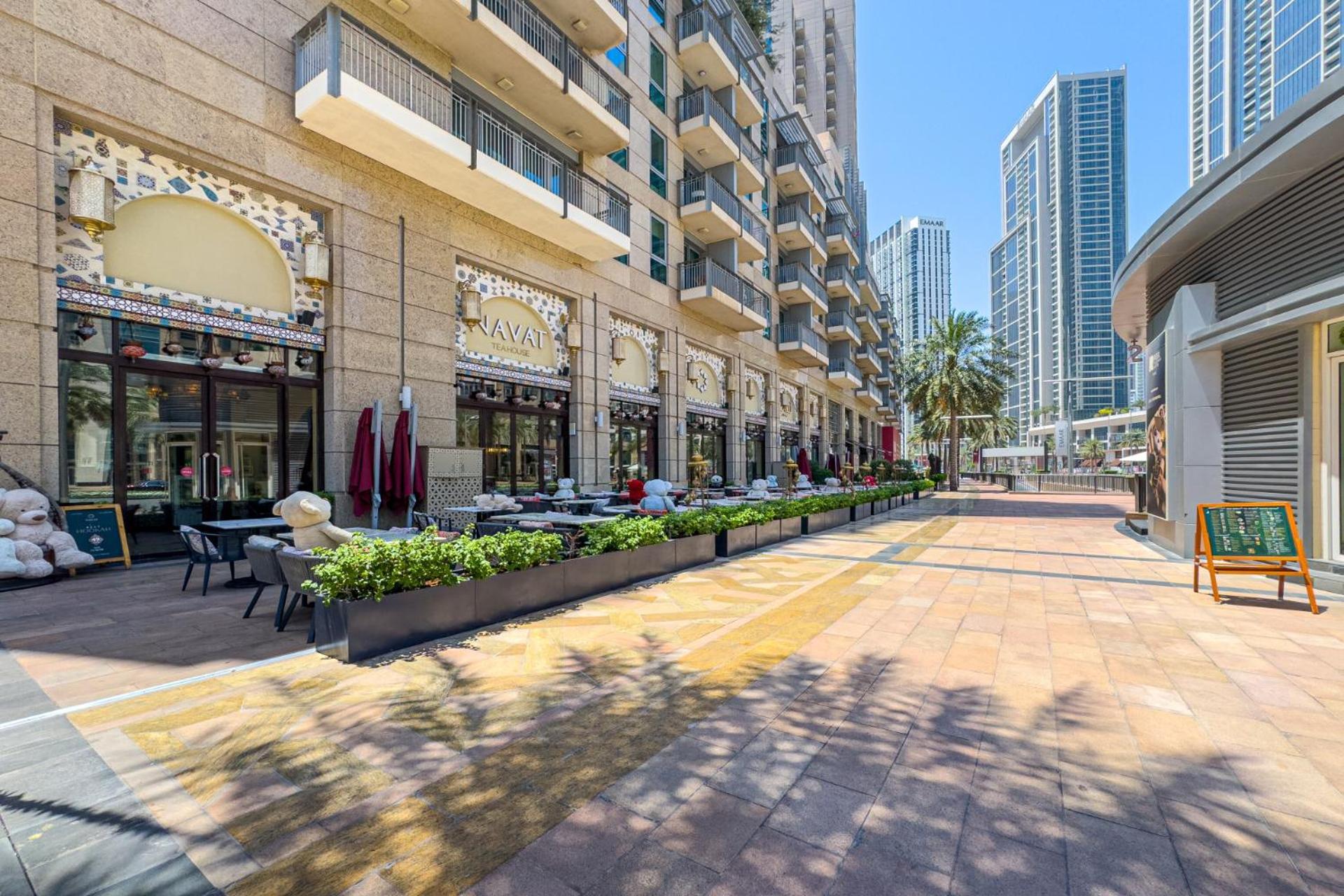 Skyline View I Super-fast Wi-fi I Downtown Apartment Dubai